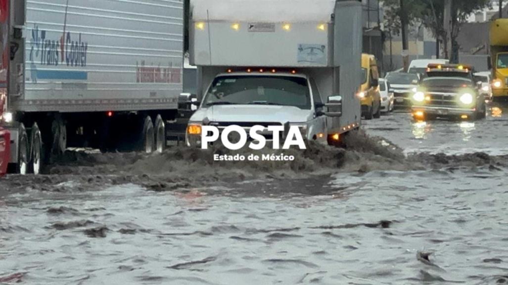 Bajo el agua calles y avenidas en Cuautitlán (VIDEO)