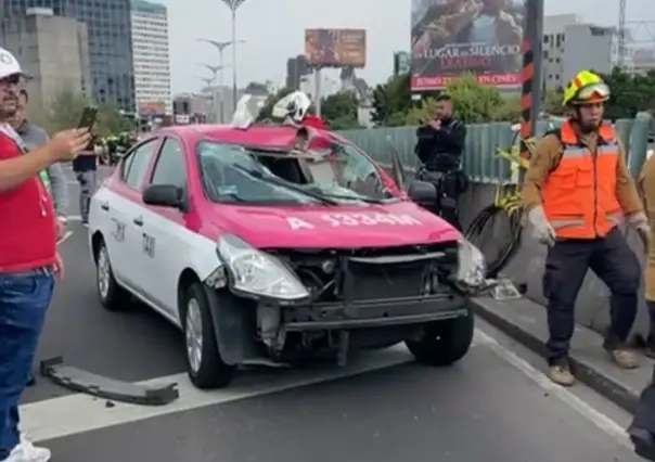 Taxi de la CDMX protagoniza aparatoso accidente en Río San Joaquín