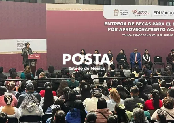 Dan más de 65 mil becas a estudiantes del Edomex