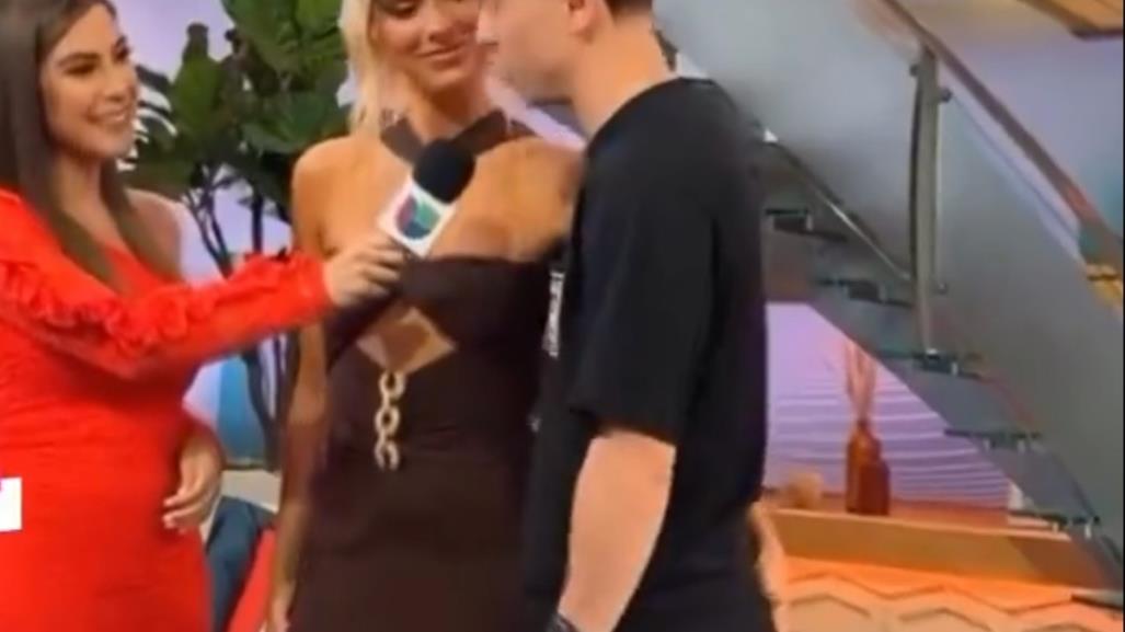 ¡Esa mano! Lele Pons manosea a su esposo Guaynaa, en plena entrevista