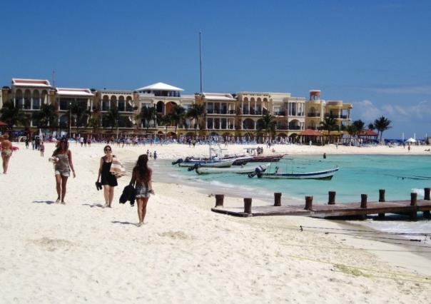 Acusan a hombre de ahogar a su perro en el mar de Playa del Carmen (VIDEO)