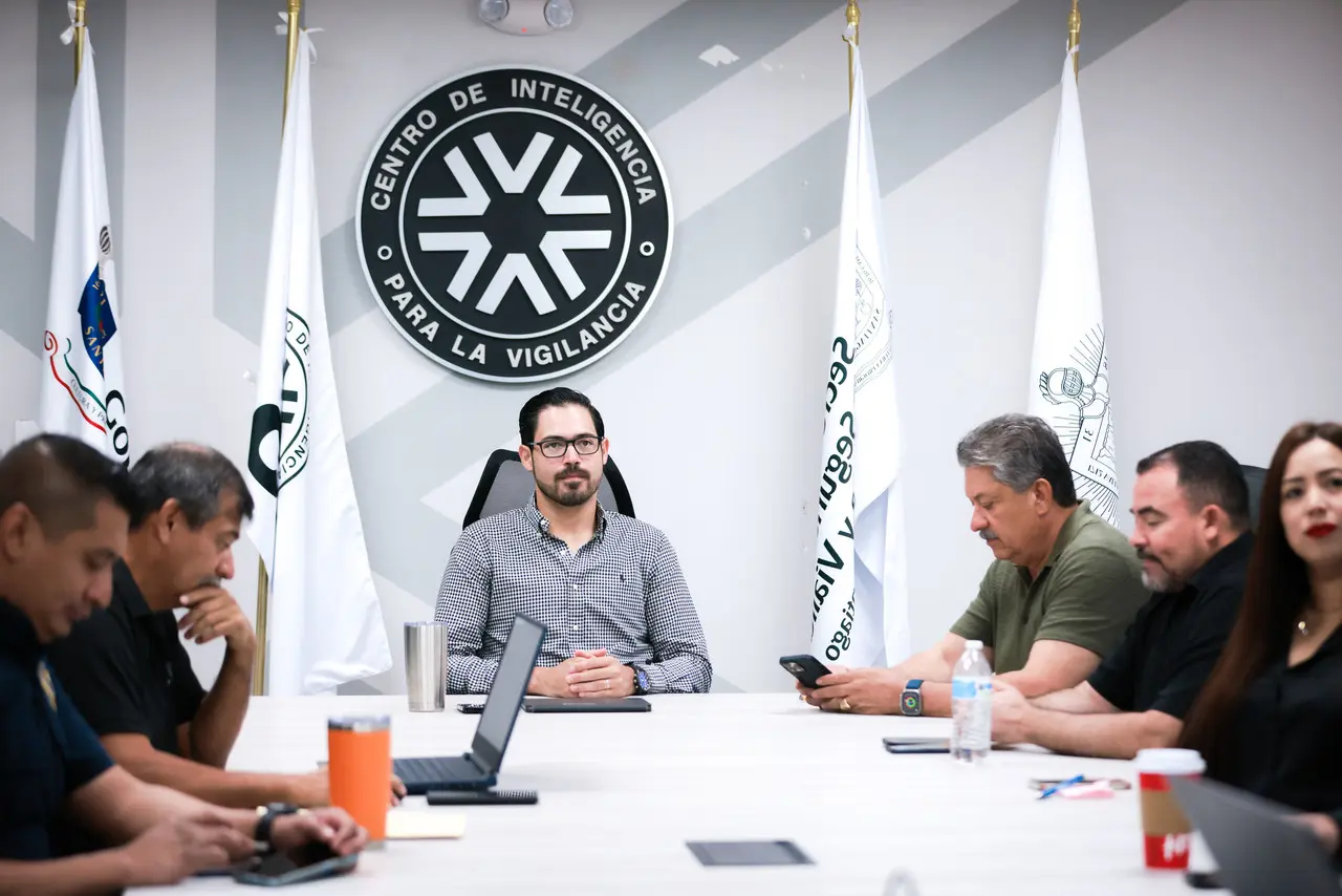 El alcalde hizo un llamado a la comunidad a hacer un buen uso de las llamadas al 911 y de los botones de auxilio. Foto. Gobierno de Santiago