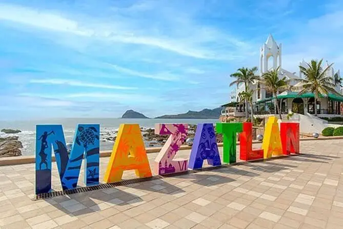 Letras de Mazatlán en la playa. Foto: Azael Valdés