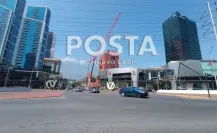 Fashion Drive: Enorme grúa ocasiona caos vehicular en Valle Oriente y el Túnel
