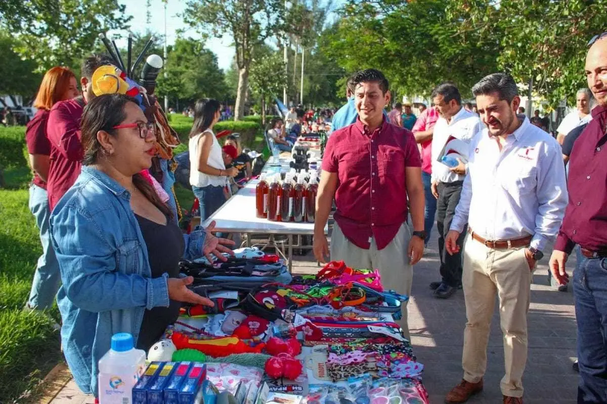 La Secretaría del Trabajo y Previsión Social (STyPS) y el Instituto de la Juventud de Tamaulipas (INJUVE) organizaron el segundo “Mercado Joven” de la entidad. Foto: STyPS