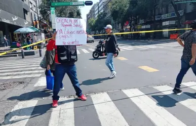 Trabajadores de la CDMX cierran Eje Central por falta de pago desde mayo