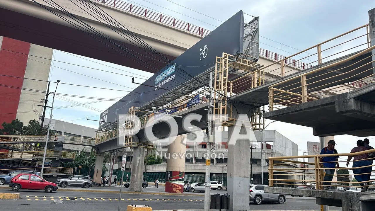 Puente peatonal en Monterrey. Foto: POSTA