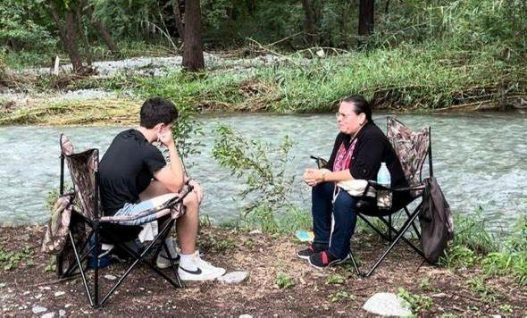 Algunas familias aprovechan para realizar distintas actividades en río La Silla. Foto. Azael Valdés