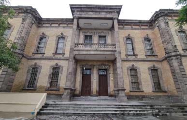 El emblemático edificio de la Escuela Miguel López en Saltillo