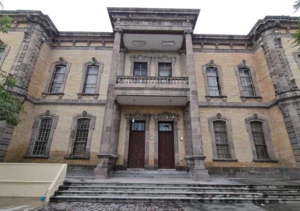 El emblemático edificio de la Escuela Miguel López en Saltillo