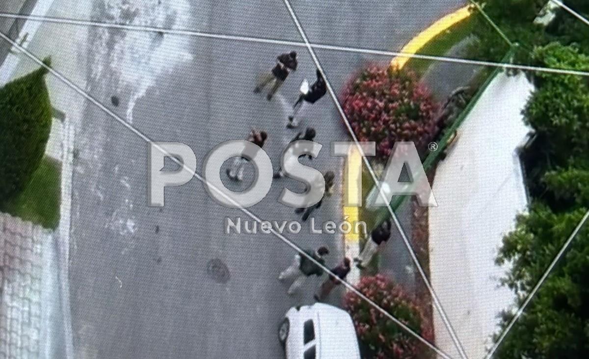 En la imagen autoridades durante un cateo al sur de Monterrey. Foto: Raymundo Elizalde