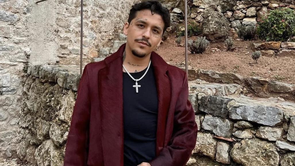 ¡Son idénticos! Christian Nodal comparte fotos junto a Johnny Depp