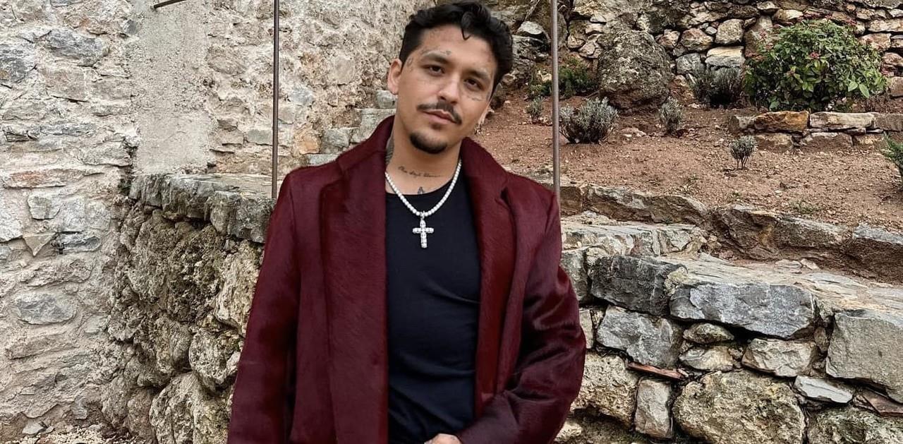 ¡Son idénticos! Christian Nodal comparte fotos junto a Johnny Depp