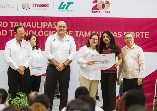 La SET hizo entregas de  las becas “Futuro Tamaulipas, jóvenes de nivel superior