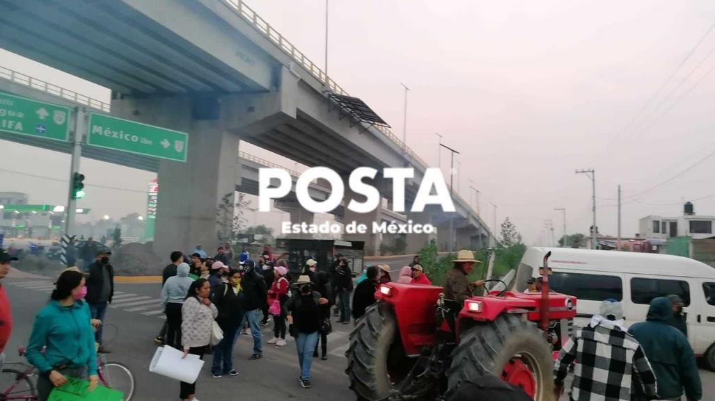 Pobladores de Tonanitla bloquean autopista al AIFA por límites territoriales