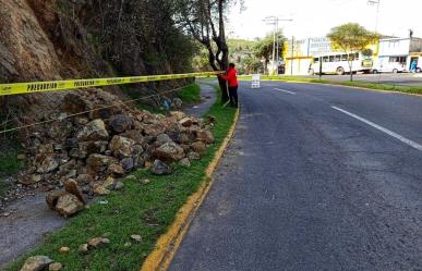 Reportan deslizamiento de rocas en Toluca; autoridades monitorean