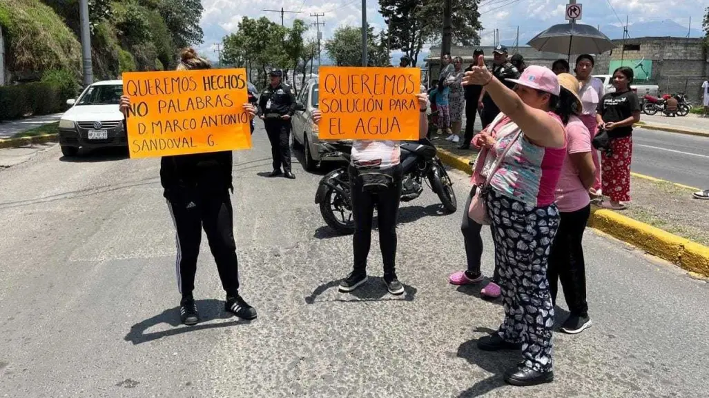 Bloquean Paseo Matlazincas en Toluca por falta de agua