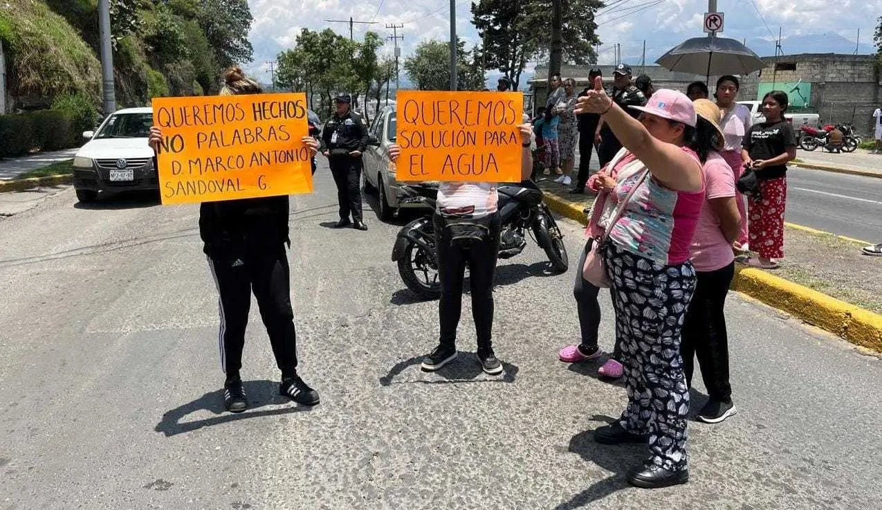 Bloquean Paseo Matlazincas en Toluca por falta de agua. Foto: POSTA