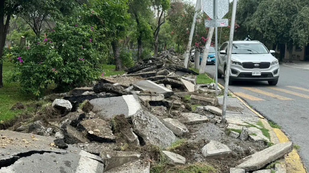 Banquetas en remodelación en parque Roma: vecinos de Monterrey afectados