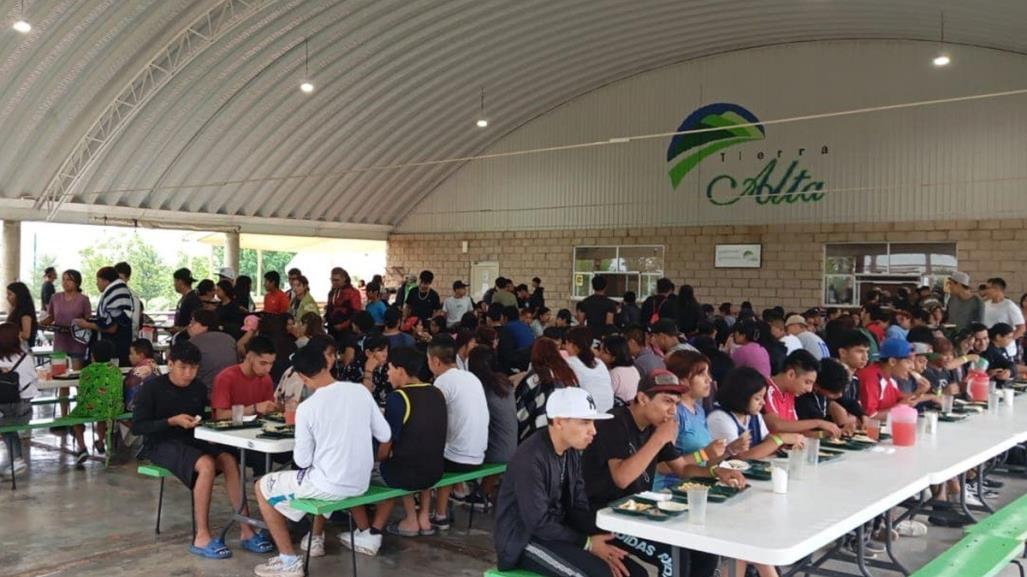 Jóvenes de García participan en campamento de verano en Tierra Alta