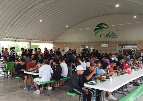 Jóvenes de García participan en campamento de verano en Tierra Alta