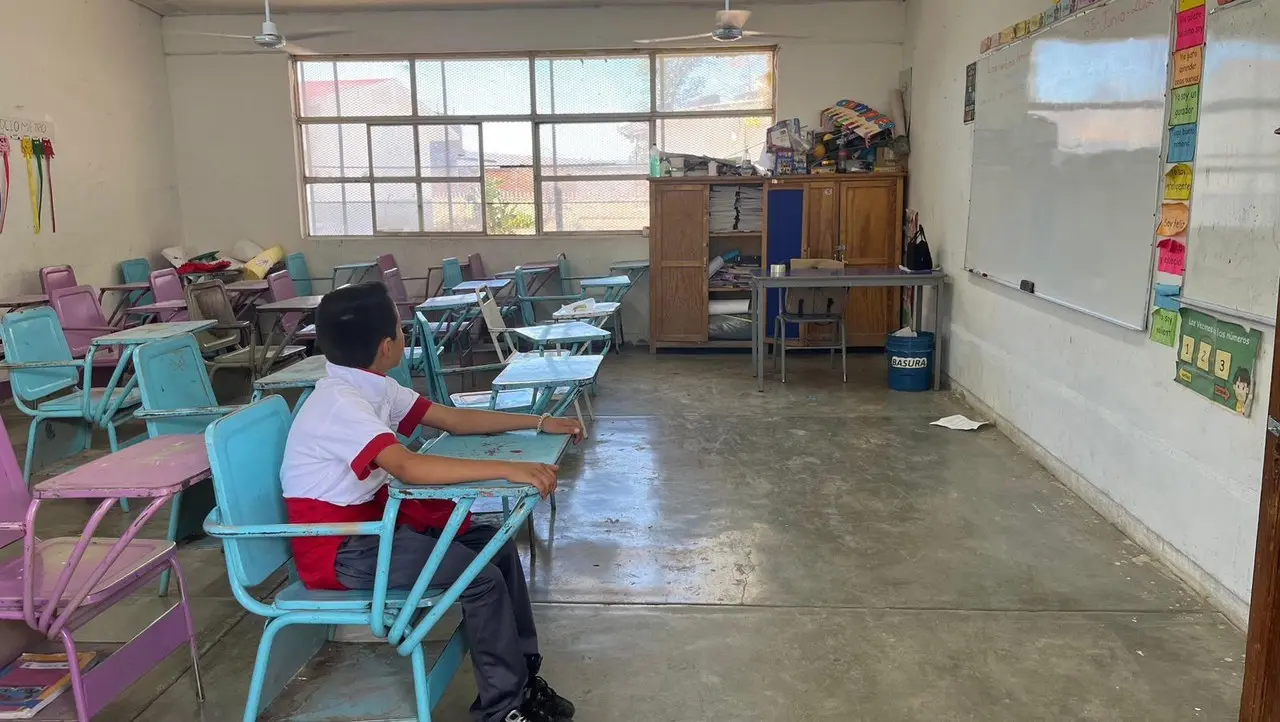 Un estudiante al interior de un salón de clases. Foto: Cortesía.