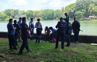 Hombre se lanza desde lo alto de Mirador a la Laguna de las Ilusiones en Tabasco