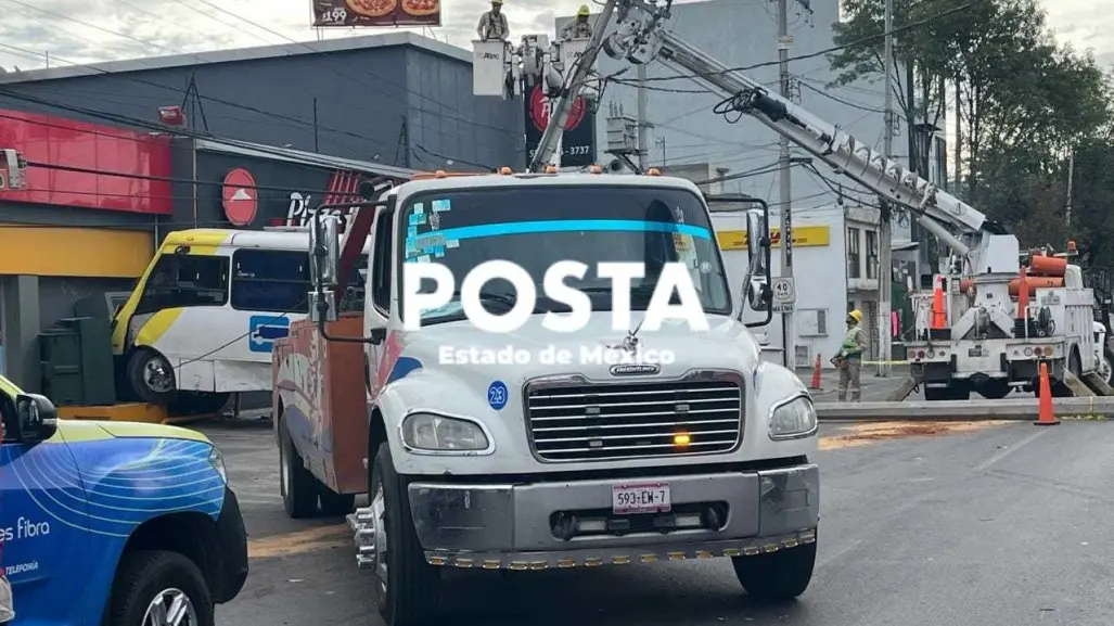 Camionazo Autobús que transportaba obreros choca en Toluca