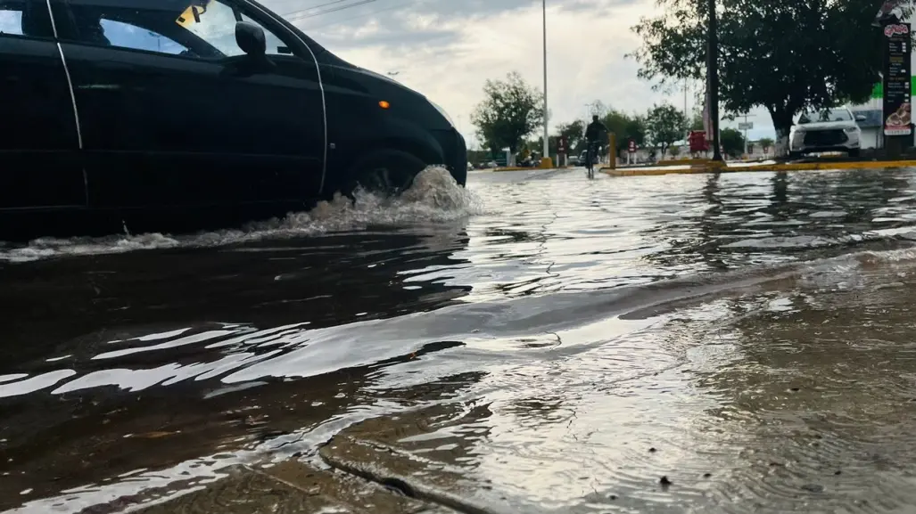 Se presentan inundaciones y encharcamientos en varios puntos de la capital