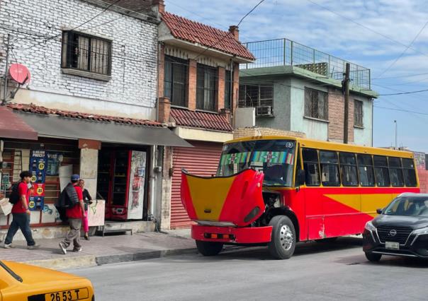 Camión de ruta Ramos deja tirados a pasajeros en el centro de Saltillo