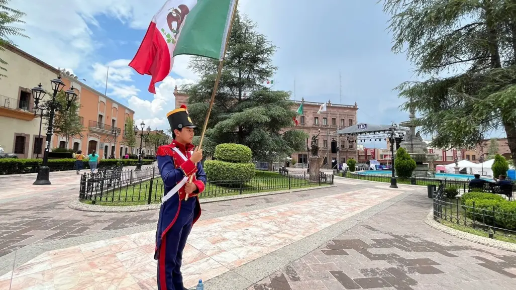 Joven promueve la historia de Coahuila desde el corazón de Saltillo