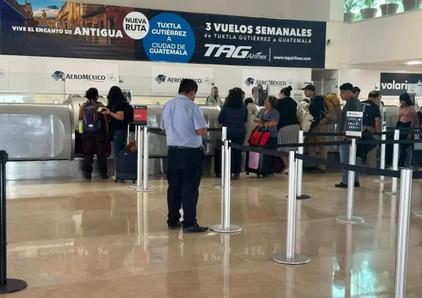 Aeropuerto de Tuxtla Gutiérrez presenta demoras por documentación manual