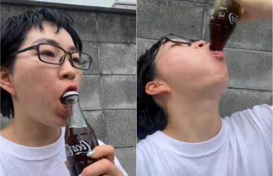 ¡Si no es Soju! Joven intenta tomar coca de forma japonesa (VIDEO)