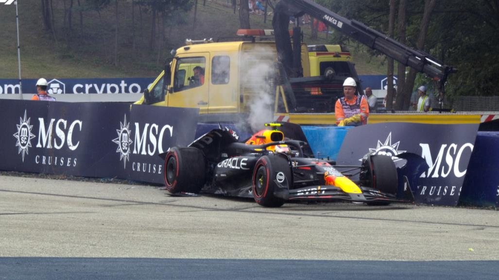 Checo Pérez choca su monoplaza en el Circuito de Hungría