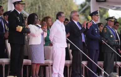 Petro abre legislatura crucial mientras enfrenta escándalo de corrupción