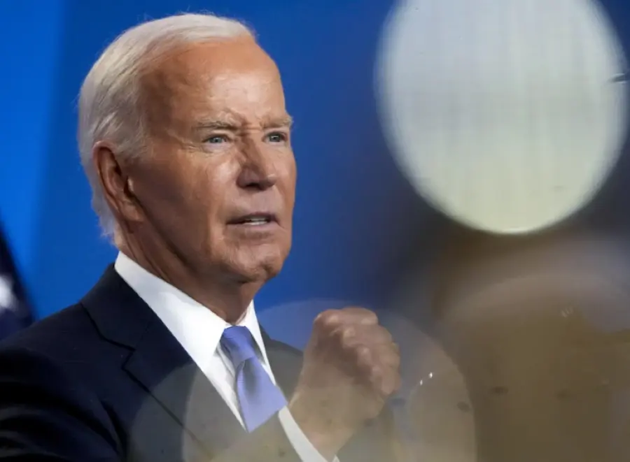 Biden retira su candidatura para las elecciones presidenciales de EU