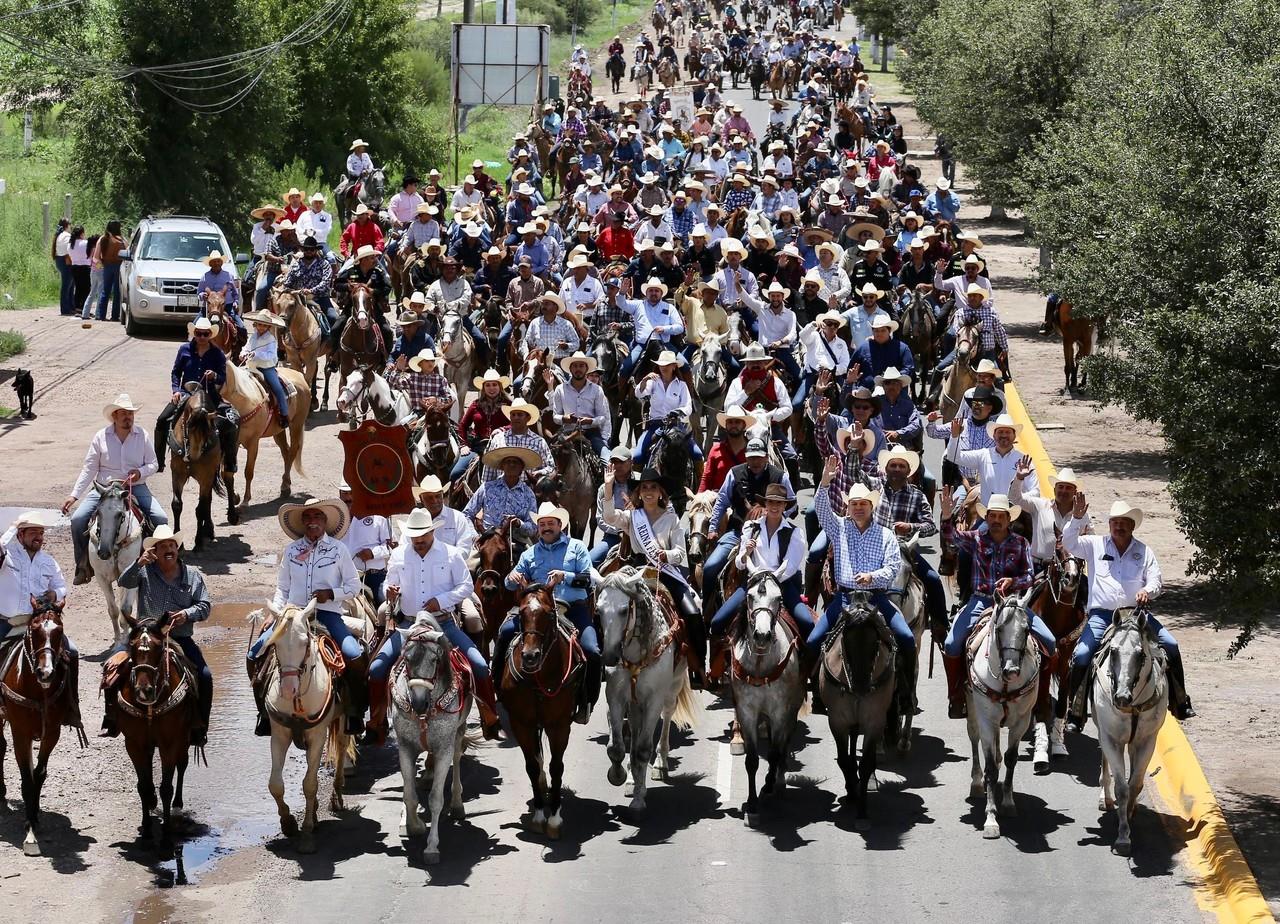 En la tradicional Cabalgata Villista, participaron 4 mil jinetes provenientes de tres estados y Durango. Foto: Cortesía.