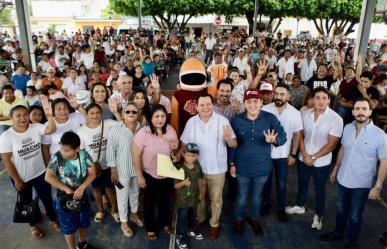 Joaquín Díaz Mena visita Teya y Tekal de Venegas en su gira de agradecimiento