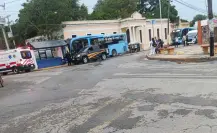 Chofer de Va y Ven se fractura el brazo por olvidar poner el freno de mano