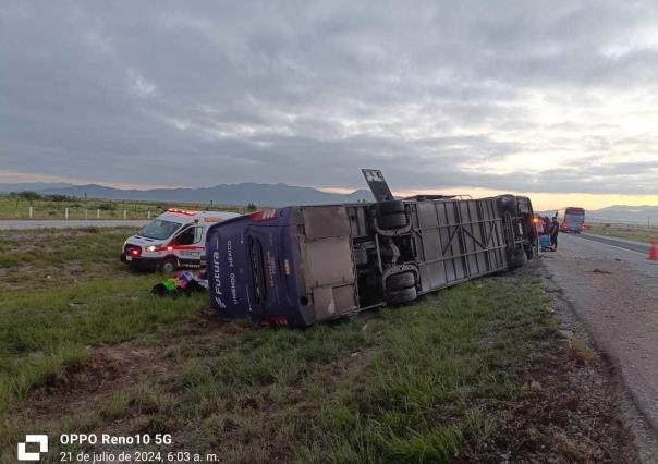 Carretera Matehuala-Saltillo: se vuelca autobús y deja 16 lesionados