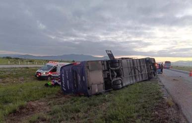 8 muertos y 12 lesionados deja volcadura de camión Futura en Galeana