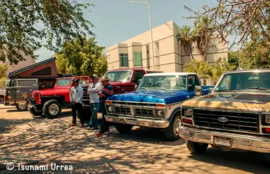 Asiste a la 3era reunión de autos clásicos en el Malecón de La Paz