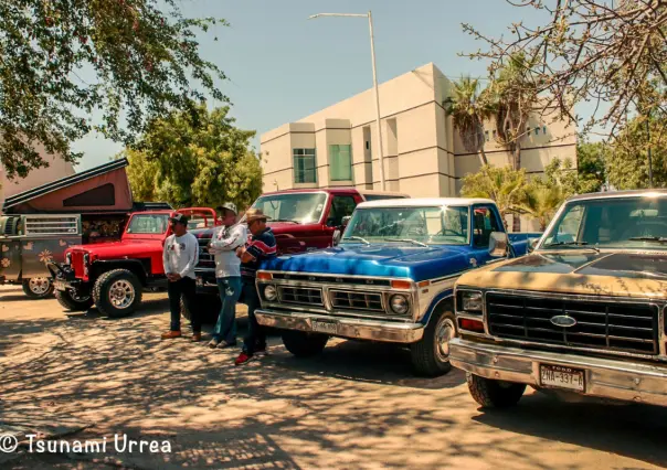 Asiste a la 3era reunión de autos clásicos en el Malecón de La Paz