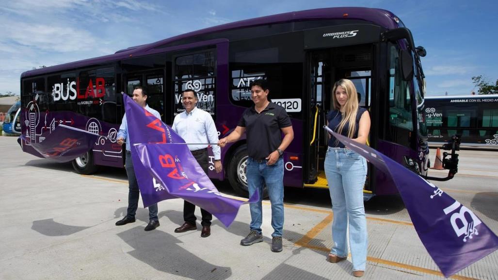 Banderazo de salida de las unidades BUSLAB en Mérida