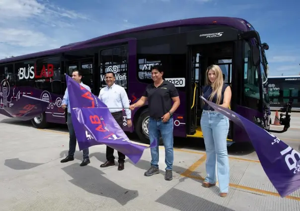 Banderazo de salida de las unidades BUSLAB en Mérida