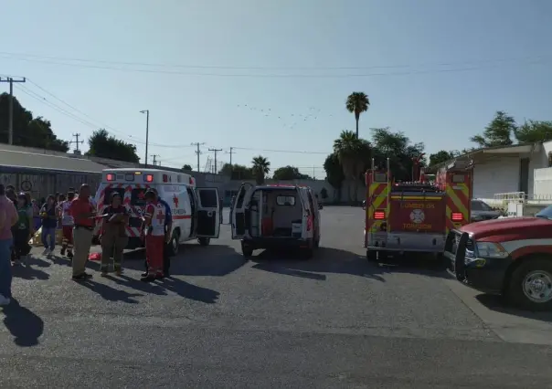 Tras fuga de gas, se intoxican 13 trabajadores de empresa en Torreón