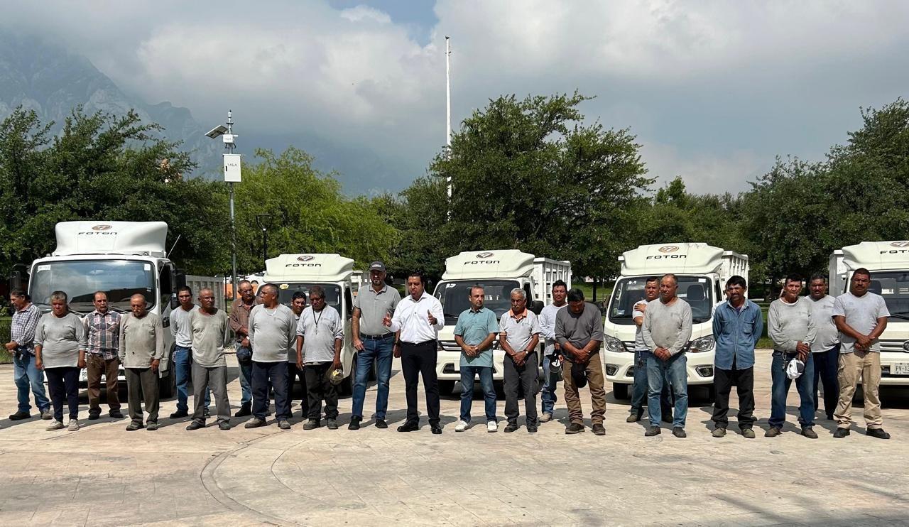 El alcalde de Santa Catarina, Jesús Nava, arrancó el mega programa de descacharrización tras el paso de la tormenta tropical Alberto. Foto: Gobierno de Santa Catarina