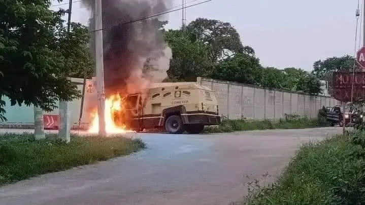 Una unidad de Cometra se incendió en la localidad de Eúan luego de hacer recolectado cerca de 1 millón de pesos en efectivo.- Foto de redes sociales