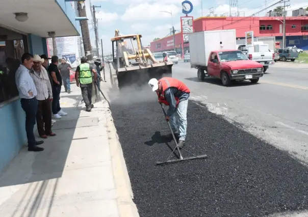 Avanzan trabajos de bacheo en la avenida Arturo B. de la Garza en Juárez