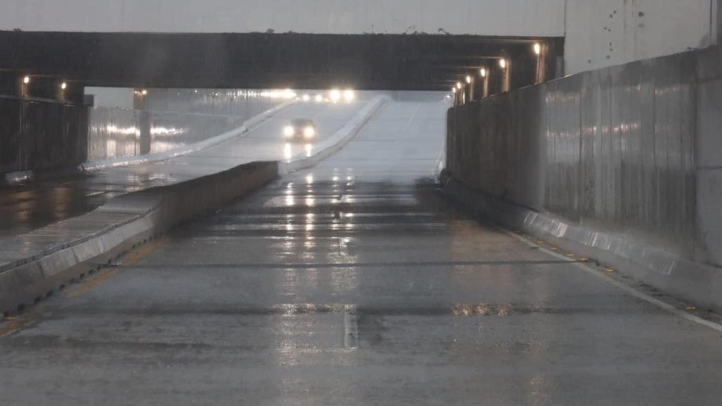 Intensa lluvia en Mérida, registró una ligera inundación en el Paso Deprimido